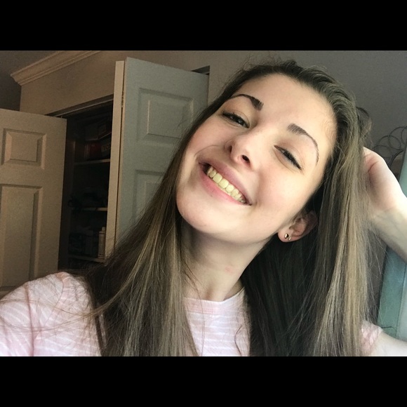 Meet your Posher, Sophia - Picture 2 of 3